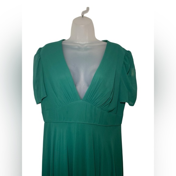 Mac Duggal Green Chiffon Gown Butterfly Sleeves Plunge Neck Size 12 NWOT - Picture 4 of 6